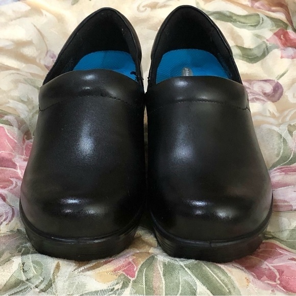 Dr. Scholl's Women’s Black Leather Dynamo Work Slip Resistant Clogs 8.5W - Picture 4 of 10